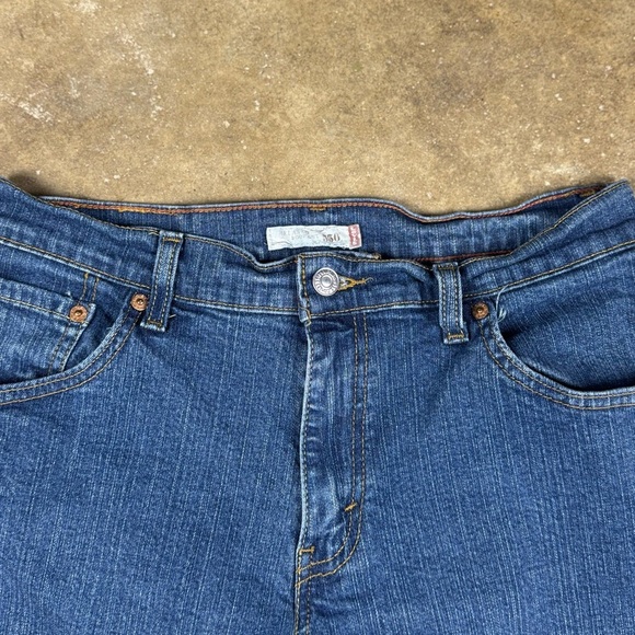 Levi’s Relaxed Bootcut 550 
Size: 30 - Picture 9 of 9